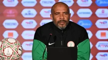 أزمة متكررة.. مدرب نيجيريا يكشف صعوبات مواجهة مصر قبل صدام المنتخبين اليوم